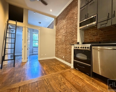 West 14 Street - Photo Thumbnail 1