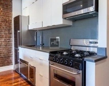 East 13th Street - Photo Thumbnail 4