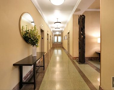 East 68 Street - Photo Thumbnail 8