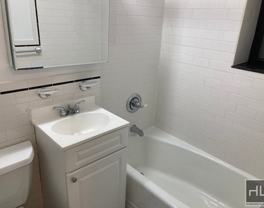 East 84 Street - Photo Thumbnail 3