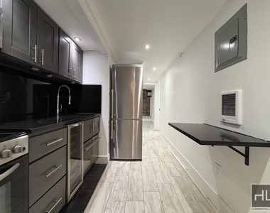 West 53 Street - Photo Thumbnail 2