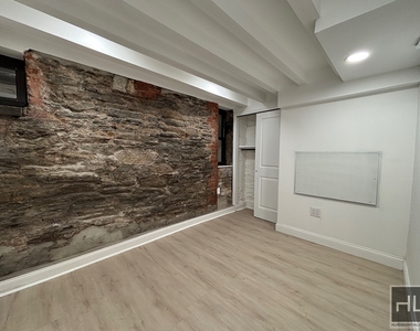 West 53 Street - Photo Thumbnail 4