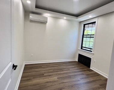 251 East 55 Street - Photo Thumbnail 6