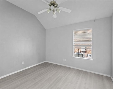 2832 Appaloosa Court - Photo Thumbnail 31
