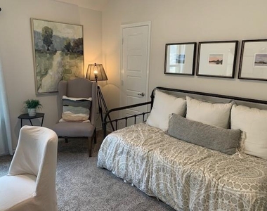 712 Feldspar Way - Photo Thumbnail 2