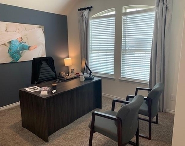 712 Feldspar Way - Photo Thumbnail 4