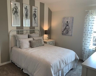 712 Feldspar Way - Photo Thumbnail 3