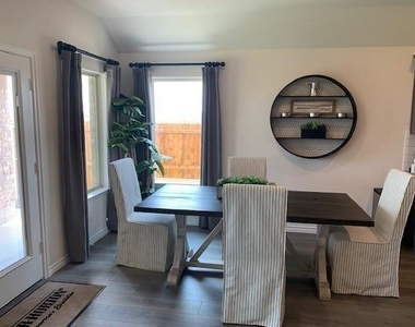 712 Feldspar Way - Photo Thumbnail 9
