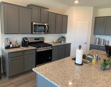 712 Feldspar Way - Photo Thumbnail 10