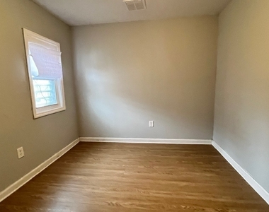North Burgher Avenue - Photo Thumbnail 12