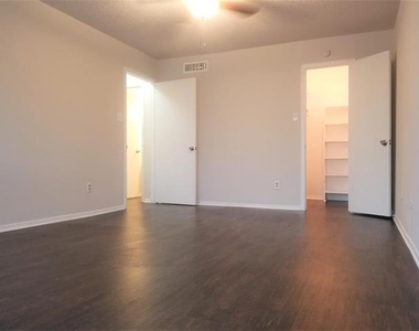 4638 Country Creek Drive - Photo Thumbnail 7