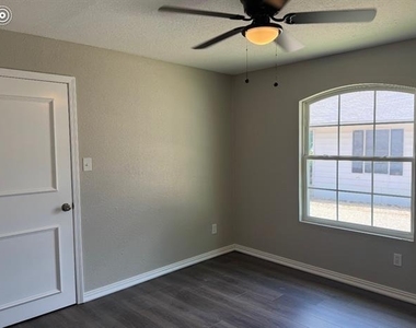 440 Rigsby Drive - Photo Thumbnail 5