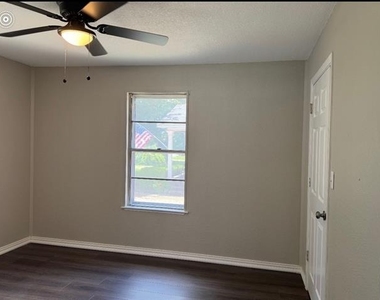 440 Rigsby Drive - Photo Thumbnail 6