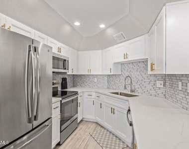 4328 N 36th Street - Photo Thumbnail 8