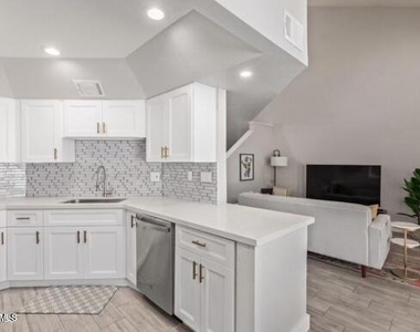 4328 N 36th Street - Photo Thumbnail 7