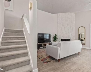 4328 N 36th Street - Photo Thumbnail 3