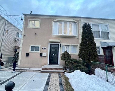256 Street - Photo Thumbnail 15