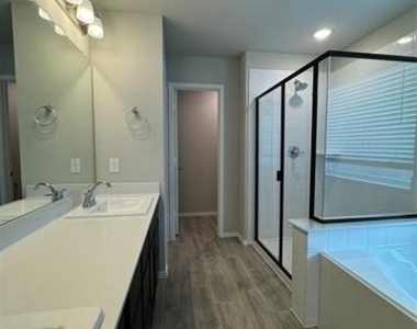 6033 Seguin Court - Photo Thumbnail 16