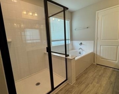 6033 Seguin Court - Photo Thumbnail 17