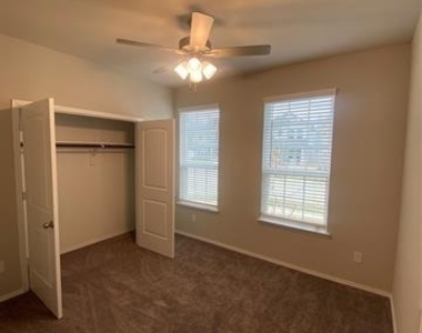 6033 Seguin Court - Photo Thumbnail 8