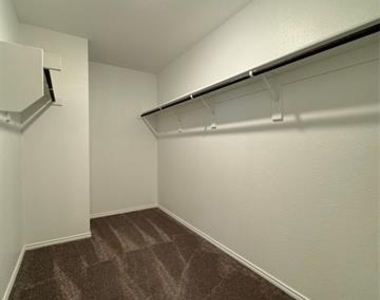 6033 Seguin Court - Photo Thumbnail 18