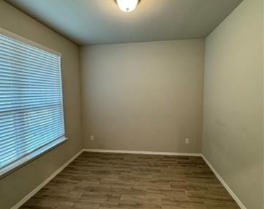 6033 Seguin Court - Photo Thumbnail 7