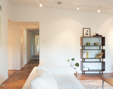 2107 S Ventura Drive - Photo Thumbnail 6