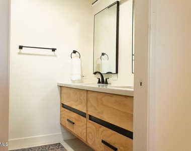 2107 S Ventura Drive - Photo Thumbnail 11