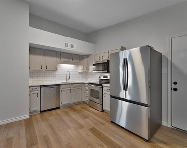 6800 Elliot Court - Photo Thumbnail 10