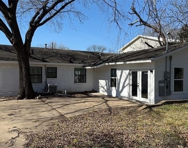 4320 Live Oak Drive - Photo Thumbnail 3