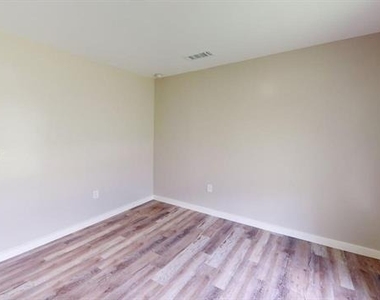 4320 Live Oak Drive - Photo Thumbnail 7