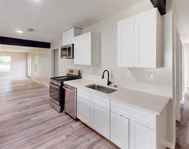 4320 Live Oak Drive - Photo Thumbnail 5