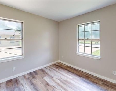 4320 Live Oak Drive - Photo Thumbnail 10