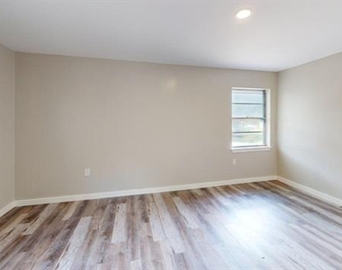 4320 Live Oak Drive - Photo Thumbnail 13