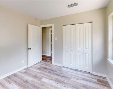 4320 Live Oak Drive - Photo Thumbnail 9
