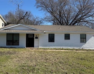 4320 Live Oak Drive - Photo Thumbnail 2