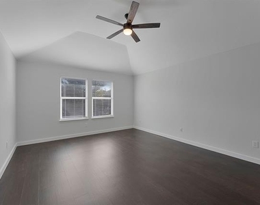 605 Clearbrook Street - Photo Thumbnail 14