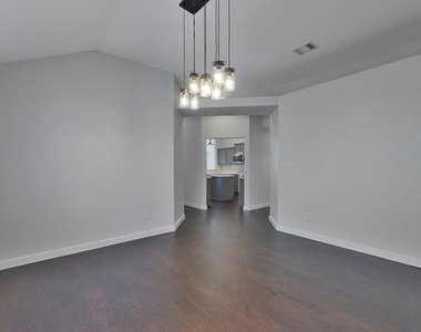 605 Clearbrook Street - Photo Thumbnail 4