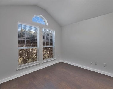605 Clearbrook Street - Photo Thumbnail 2