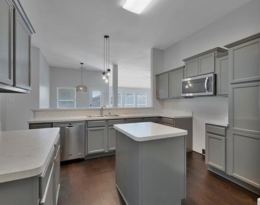 605 Clearbrook Street - Photo Thumbnail 5