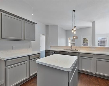 605 Clearbrook Street - Photo Thumbnail 6