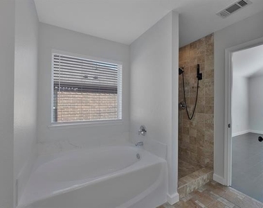 605 Clearbrook Street - Photo Thumbnail 17