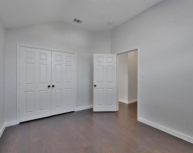 605 Clearbrook Street - Photo Thumbnail 3