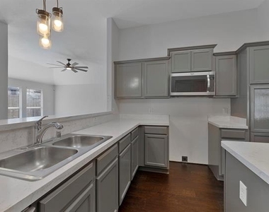 605 Clearbrook Street - Photo Thumbnail 9