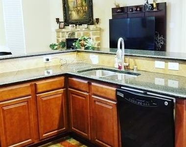 1551 Barksdale Drive - Photo Thumbnail 10