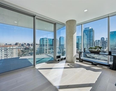 3130 N Harwood Street - Photo Thumbnail 5