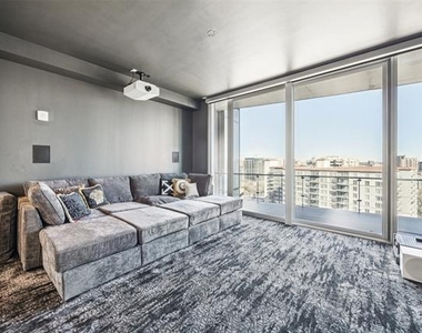 3130 N Harwood Street - Photo Thumbnail 15