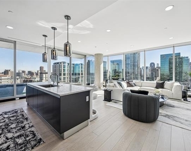 3130 N Harwood Street - Photo Thumbnail 2