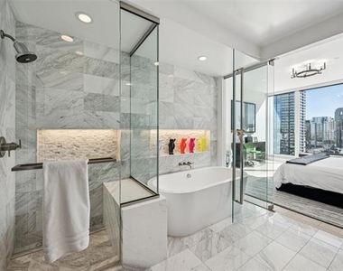 3130 N Harwood Street - Photo Thumbnail 12