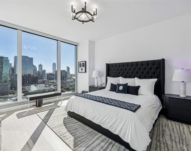 3130 N Harwood Street - Photo Thumbnail 8